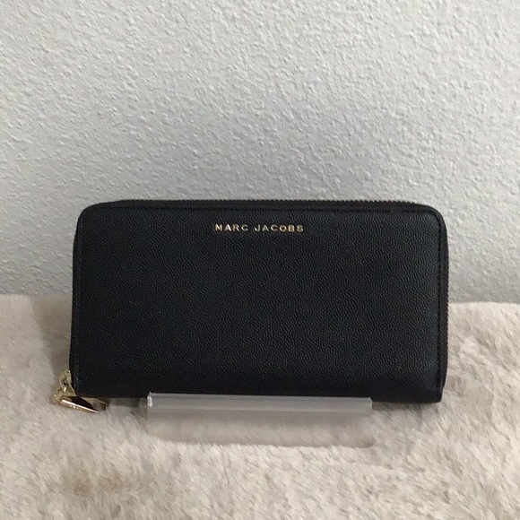 EUC MARC JACOBS Black Zip-Around Grained Leather...
